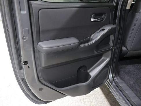 Used 2024 Nissan Frontier SV AWD/4WD image 19