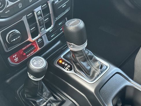 New 2025 Jeep Gladiator Mojave w/ Convenience Group image 20