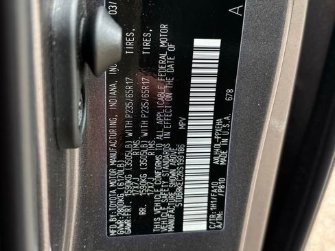 Used 2024 Toyota Sienna LE w/ LE Plus Package FWD image 17