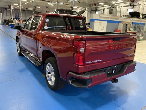 Used 2019 Chevrolet Silverado 1500 Custom w/ Custom Value Package AWD/4WD image 5
