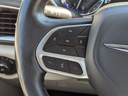 Used 2017 Chrysler Pacifica Touring-L Plus image 28