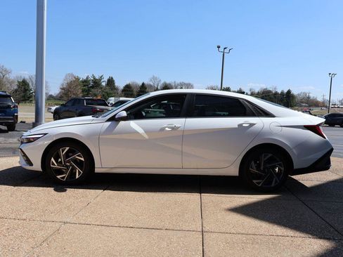 New 2026 Hyundai Elantra Limited FWD image 3