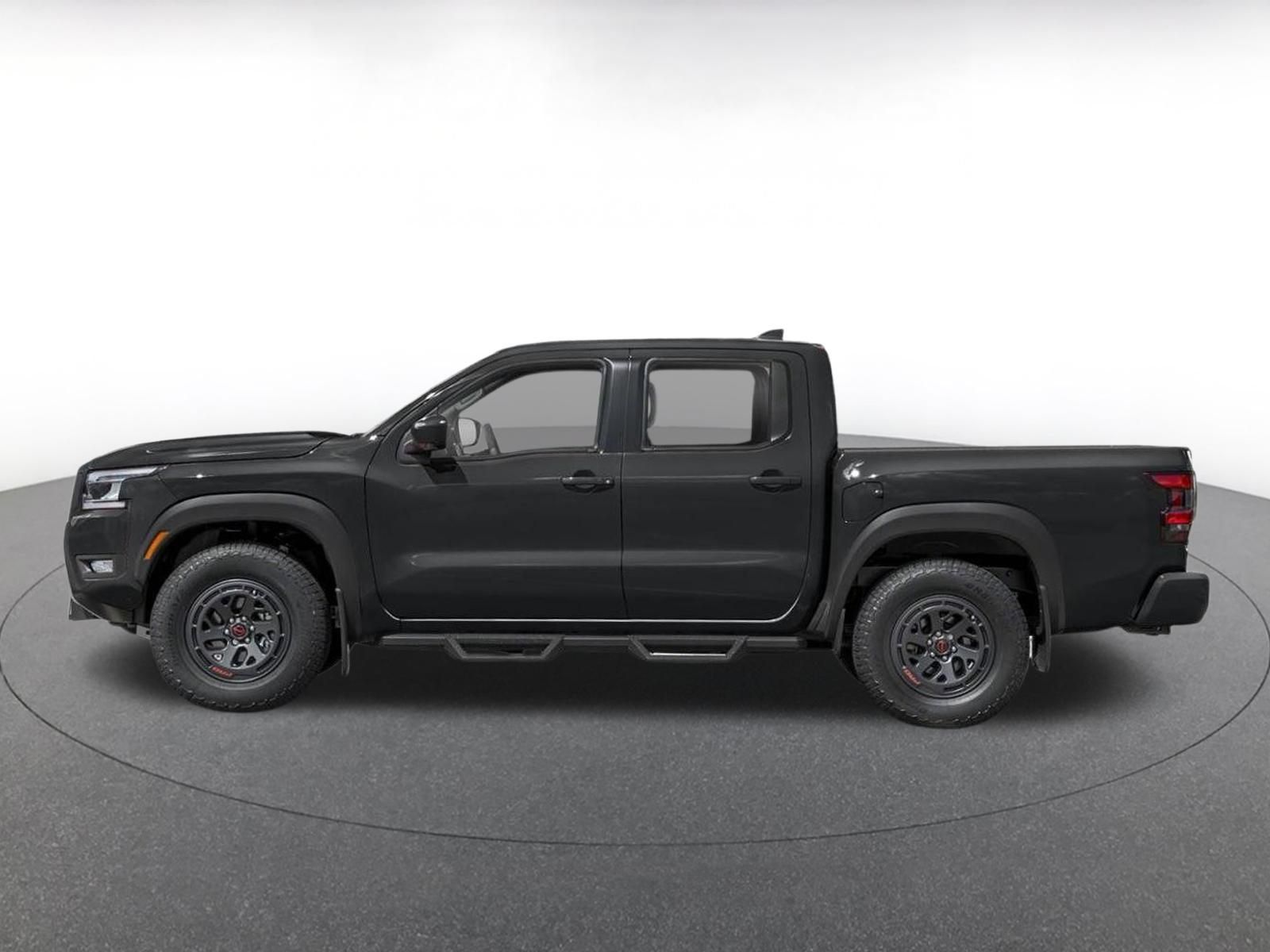 Used 2026 Nissan Frontier PRO-4X AWD/4WD image 3