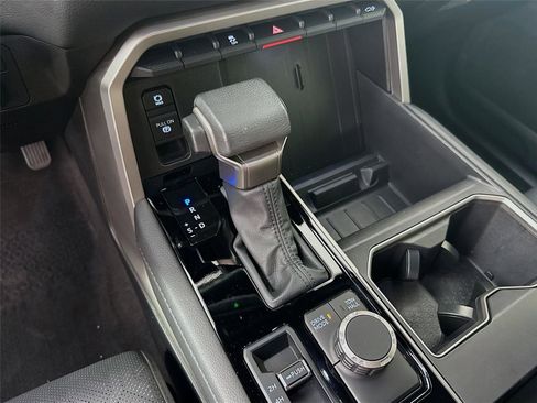 Used 2025 Toyota Tundra Limited AWD/4WD image 13