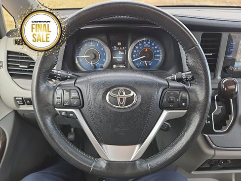 Used 2017 Toyota Sienna XLE image 25