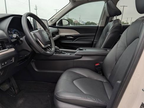 Used 2024 Toyota Grand Highlander AWD image 26