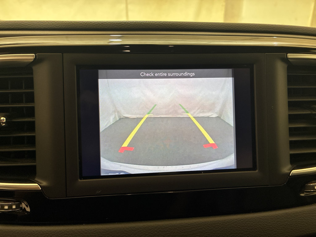 Used 2020 Chrysler Pacifica Touring-L FWD image 21