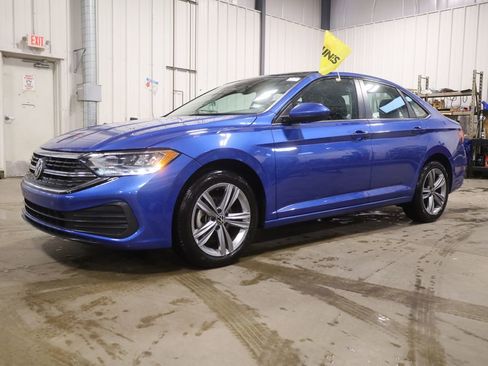 Used 2024 Volkswagen Jetta SE image 4