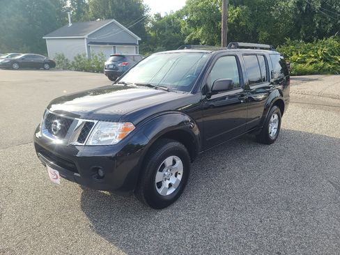 Used 2011 Nissan Pathfinder S image 3