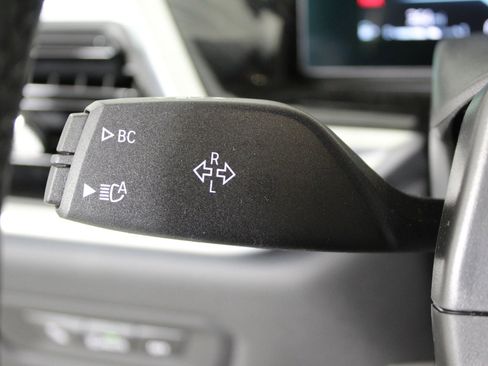 Used 2025 BMW X5 xDrive40i w/ Executive Package image 29