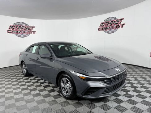 Used 2024 Hyundai Elantra SE FWD image 9