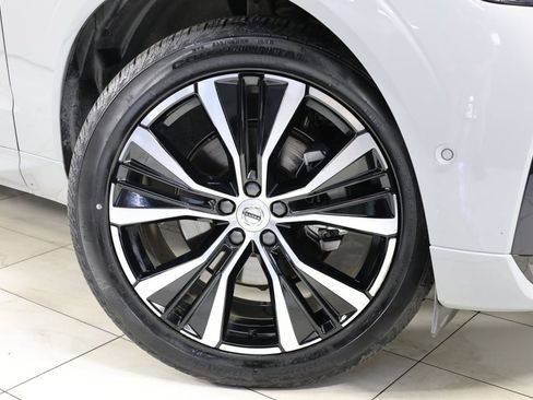 Used 2025 Volvo XC60 B5 Plus AWD/4WD image 14