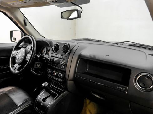 Used 2017 Jeep Patriot Sport w/ Power Value Group FWD image 18