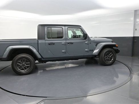 New 2025 Jeep Gladiator Sport image 8