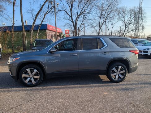 Used 2020 Chevrolet Traverse LT w/ LT Premium Package AWD/4WD image 2