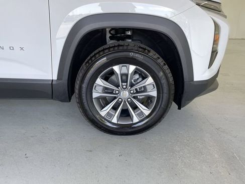 New 2026 Chevrolet Equinox LT w/ Convenience Package II AWD/4WD image 16