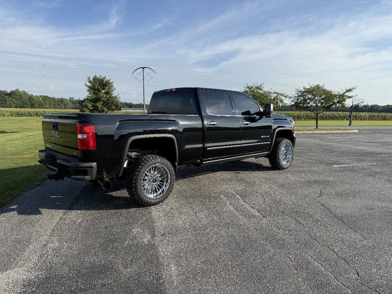 Used 2019 GMC Sierra 2500 SLT w/ Duramax Plus Package AWD/4WD image 6