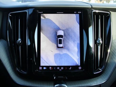 Used 2025 Volvo XC60 B5 Plus image 24