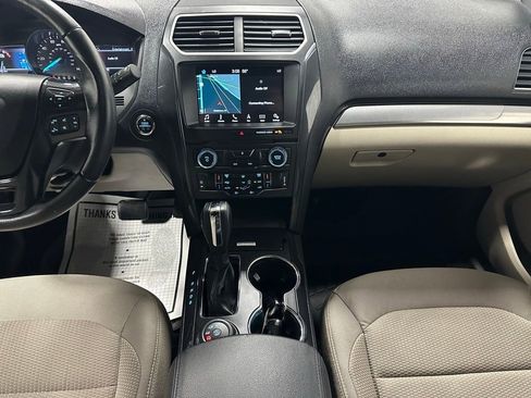 Used 2018 Ford Explorer XLT w/ Equipment Group 201A AWD/4WD image 33
