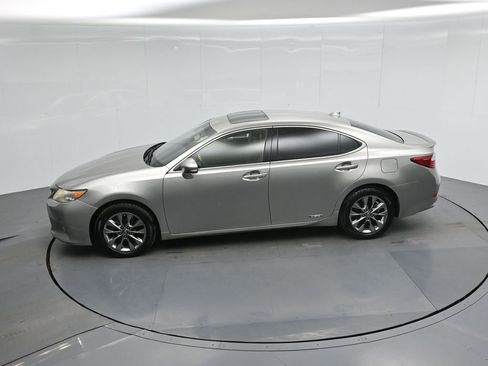 Used 2015 Lexus ES 300h image 43