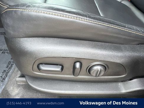 Used 2021 Chevrolet Traverse LT image 24