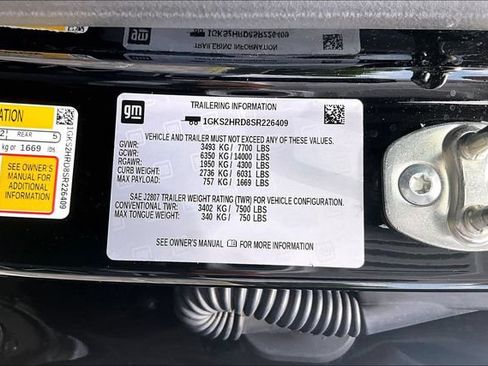 Used 2025 GMC Yukon XL AT4 AWD/4WD image 19