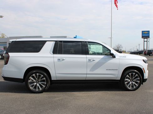 New 2026 Chevrolet Suburban High Country image 11