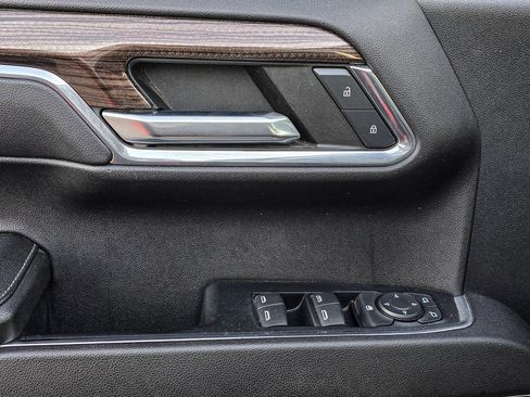 Used 2023 Chevrolet Silverado 1500 LT w/ Z71 Off-Road Package image 9