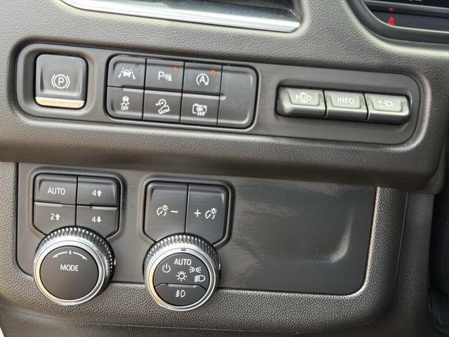 Used 2024 GMC Yukon AT4 w/ Technology Package AWD/4WD image 27
