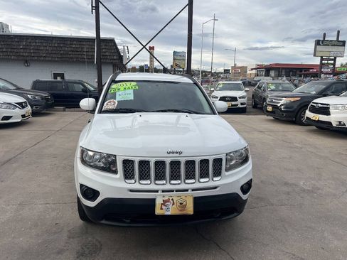 Used 2017 Jeep Compass Latitude AWD/4WD image 3