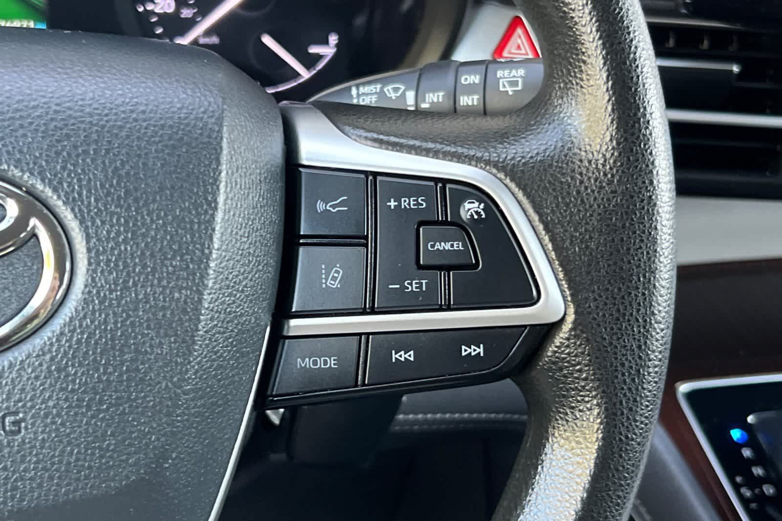 Certified 2021 Toyota Sienna LE FWD image 28