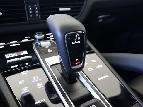 Used 2021 Porsche Cayenne AWD/4WD image 26