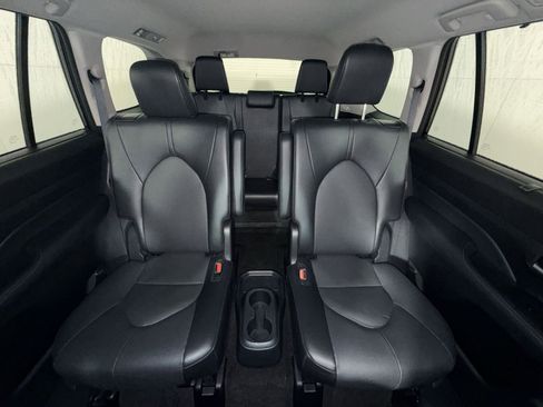 Used 2024 Toyota Grand Highlander AWD image 24