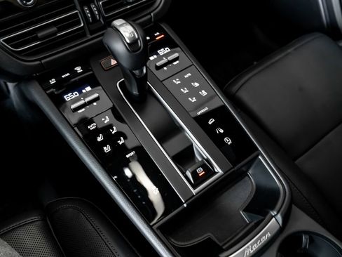 Certified 2026 Porsche Macan AWD/4WD image 20