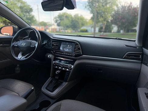 Used 2020 Hyundai Elantra Limited FWD image 12