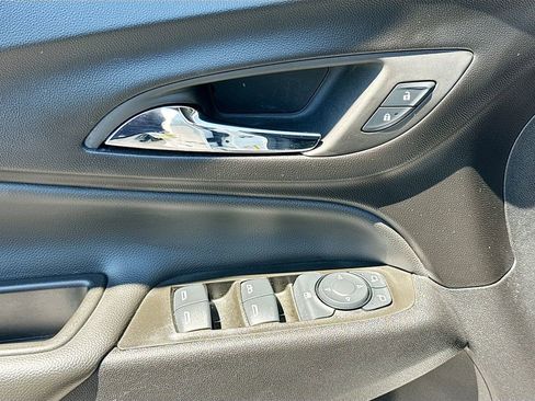 Used 2024 Chevrolet Equinox LT FWD image 22