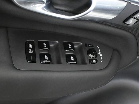 Used 2025 Volvo XC90 B5 Plus w/ Protection Package Premier image 29