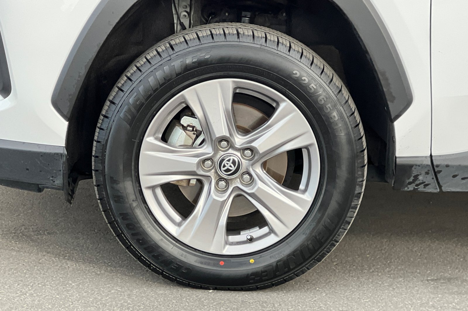 Used 2025 Toyota RAV4 XLE AWD/4WD image 30