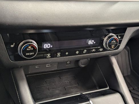 Used 2025 Mitsubishi Outlander SE image 24