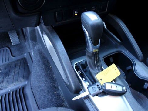 Used 2022 Nissan Frontier SV w/ Technology Package image 9