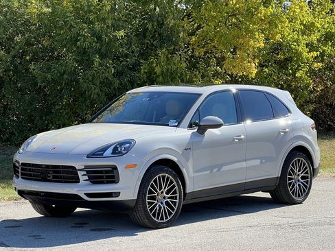 Certified 2022 Porsche Cayenne Platinum Edition image 1