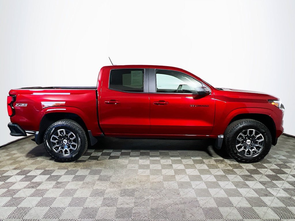 Used 2025 Chevrolet Colorado Z71 AWD/4WD image 8