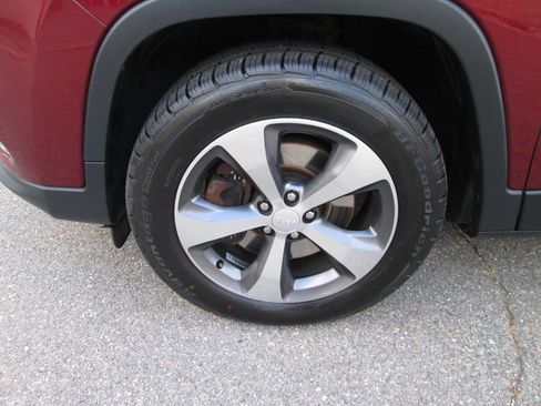 Used 2019 Jeep Cherokee Limited image 11