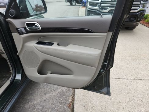 Used 2011 Jeep Grand Cherokee Laredo AWD/4WD image 22