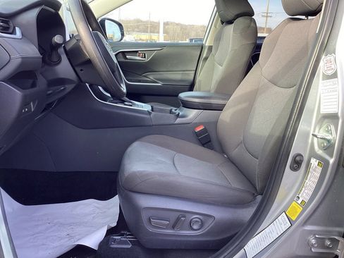 Used 2025 Toyota RAV4 XLE image 12