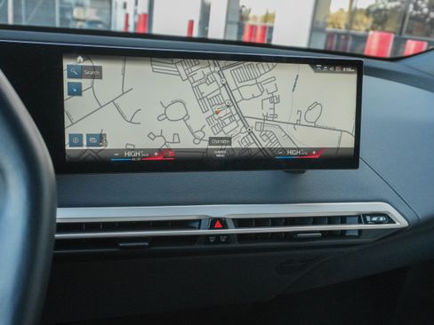 Used 2023 BMW iX xDrive50 w/ Premium Package image 19