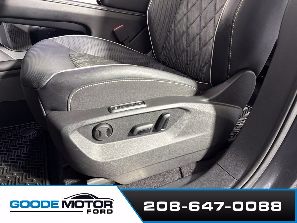 Used 2024 Volkswagen Atlas SEL Premium R-Line AWD/4WD image 11