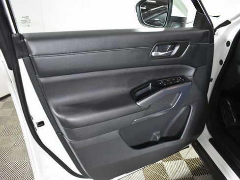 Certified 2024 Nissan Pathfinder SL image 7