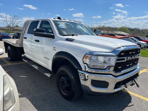 Used 2020 RAM 3500 Tradesman w/ Chrome Appearance Group image 2