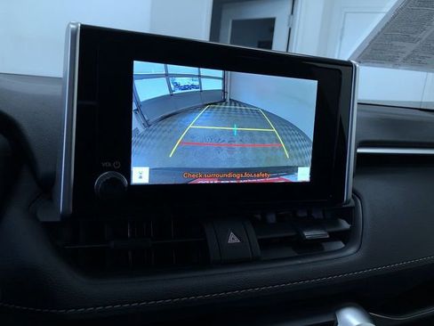 Used 2025 Toyota RAV4 XLE AWD/4WD image 27